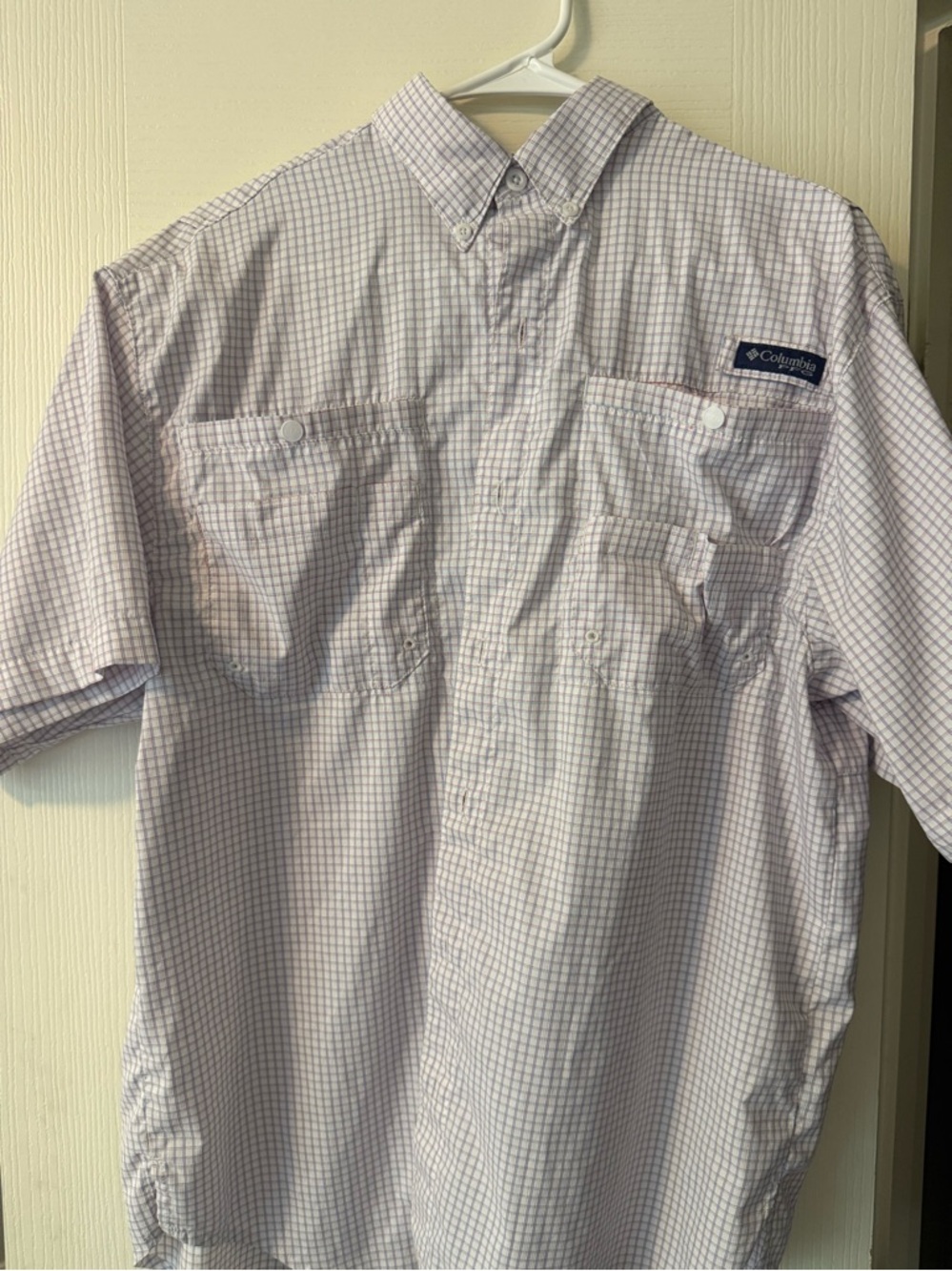 Columbia Men's Short Sleeve Button-Down Plaid Shirt in Beige and White